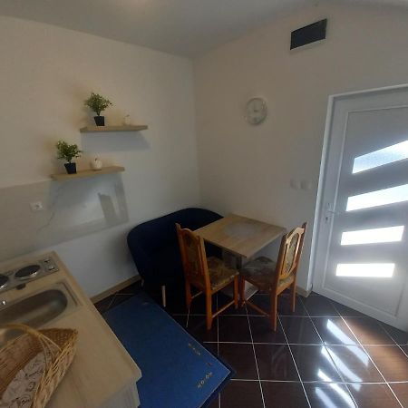 Studio Apartman Sutic Kaštel Novi Екстериор снимка