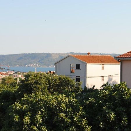 Studio Apartman Sutic Kaštel Novi Екстериор снимка