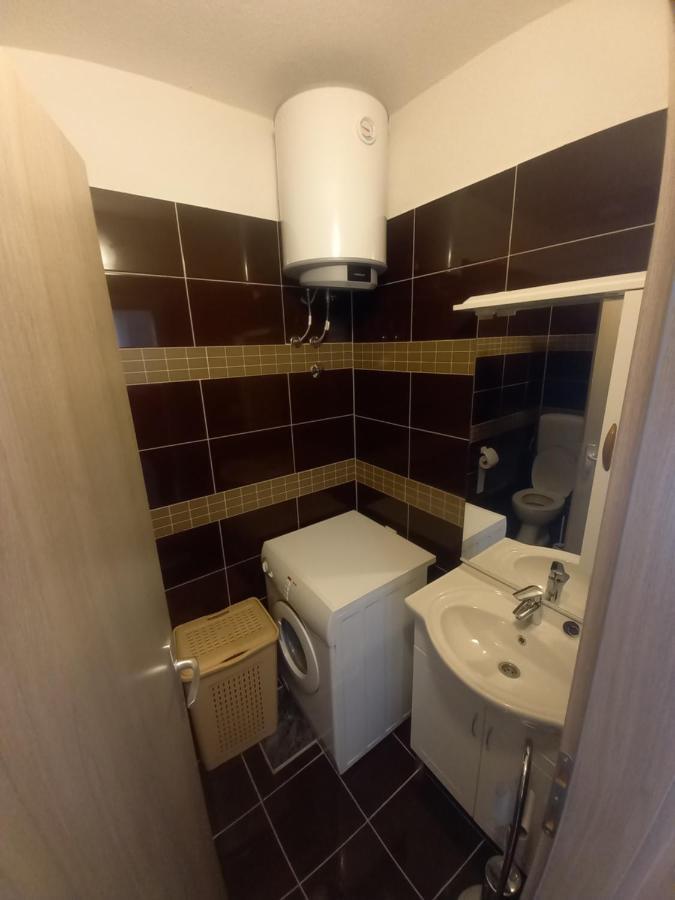 Studio Apartman Sutic Kaštel Novi Екстериор снимка