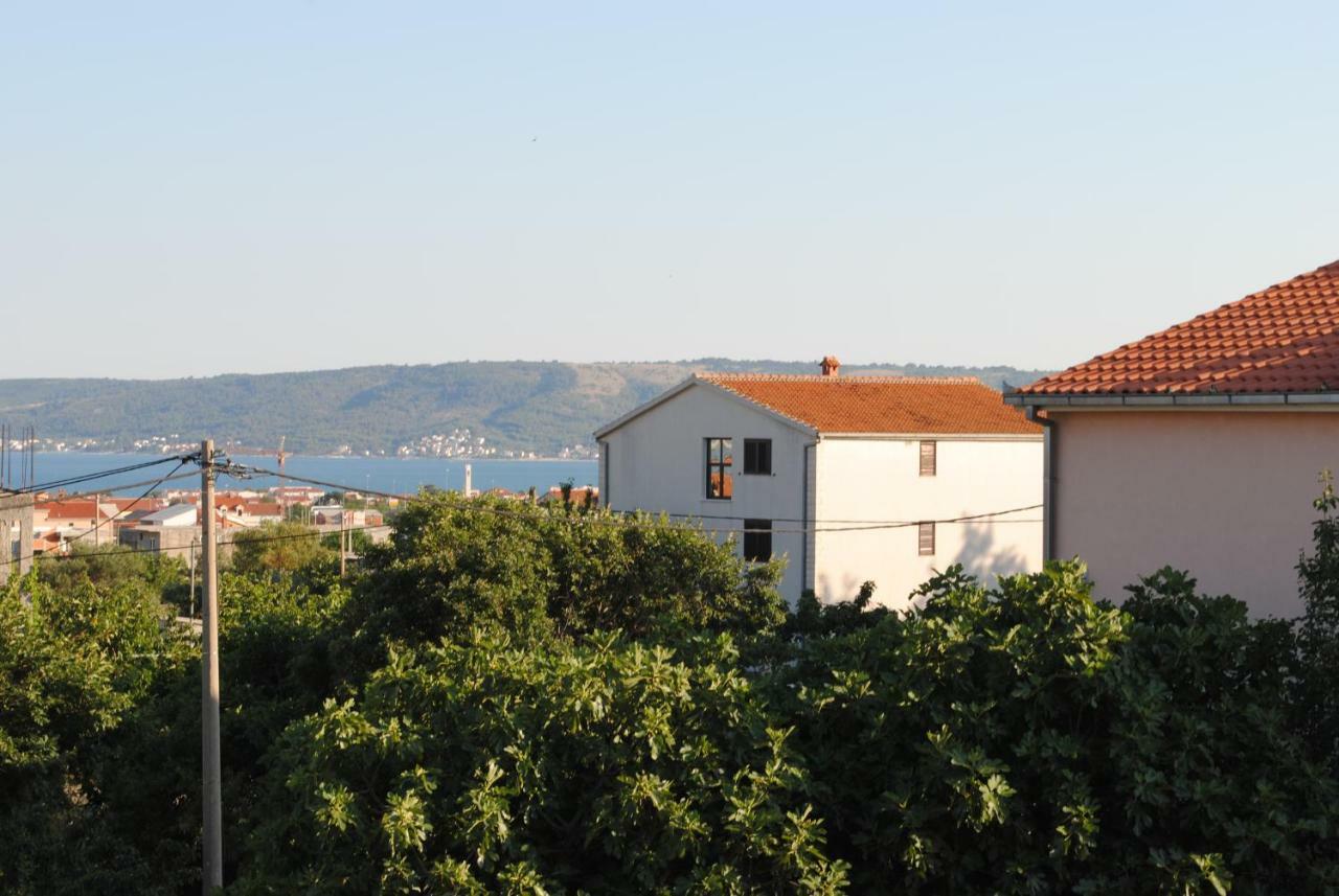 Studio Apartman Sutic Kaštel Novi Екстериор снимка